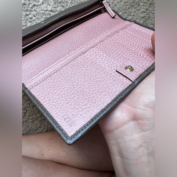 GUCCI TAUPE / BALLET PINK SWING LEATHER CONTINENTAL WALLET - Picture 6 of 15